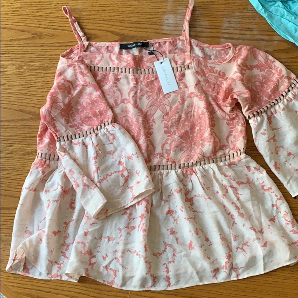 Open shoulder printed shirt